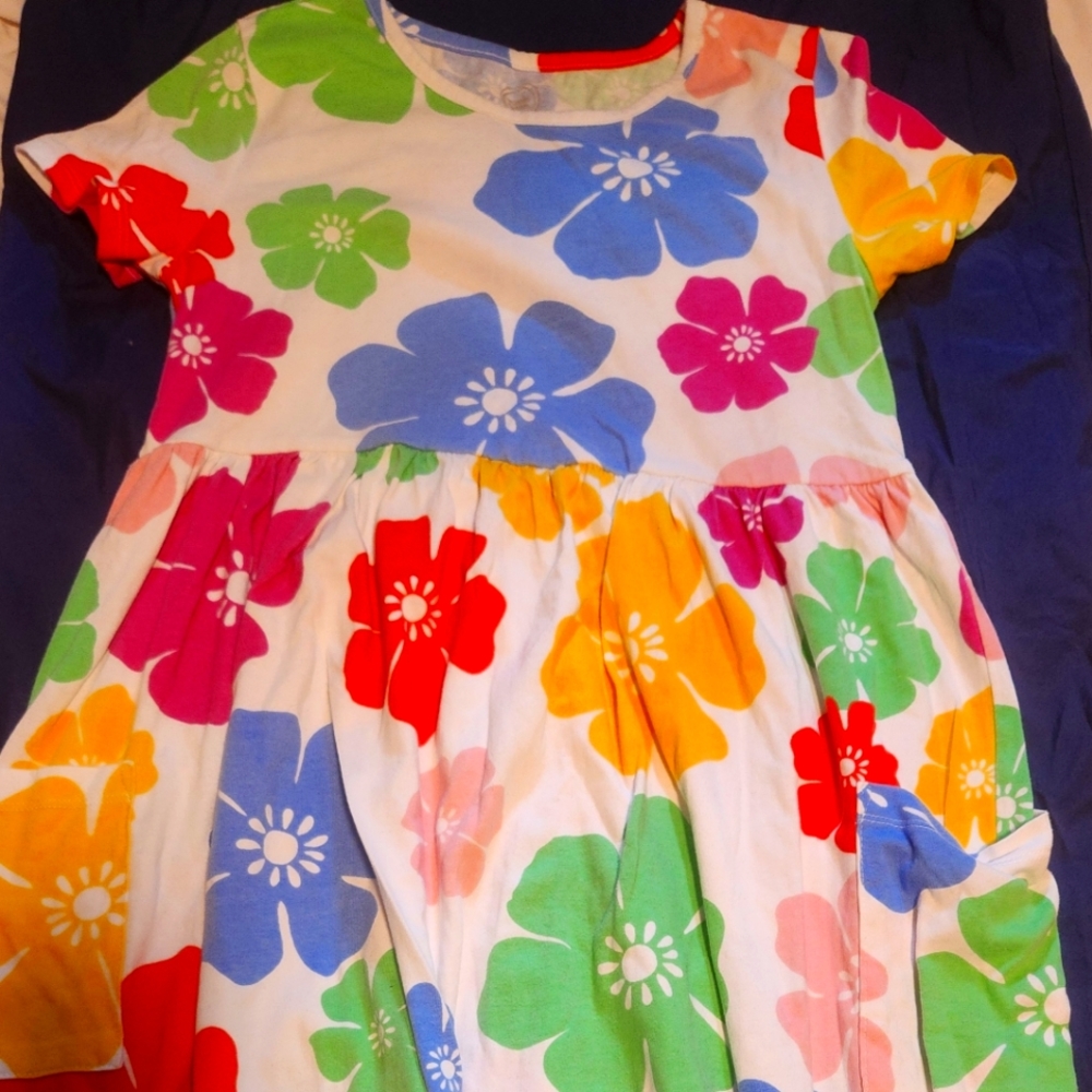 Girls dress with pockets